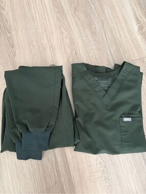 Figs Set - Leon Scrub Top with Tansen Jogger